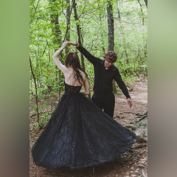 David’s Bridal prom. Size 0 - Picture 4 of 5